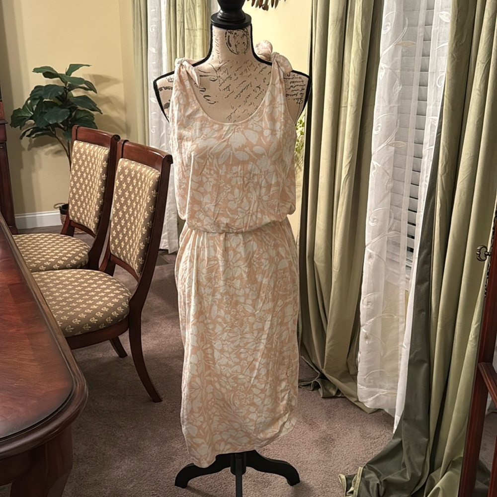 NWOT PARKER FLORAL RUCHED SIDE DRESS IN SMALL.